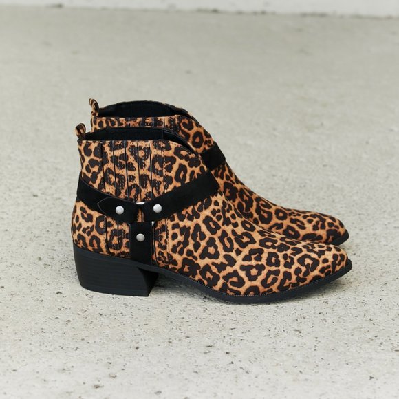 Qupid Animal Lover Leopard Point Toe Bootie - Picture 5 of 6